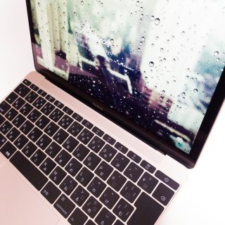 MacBook12インチ2017年モデルゴールド。メイン端末として使用。