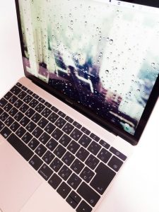 MacBook12インチ2017年モデルゴールド。メイン端末として使用。