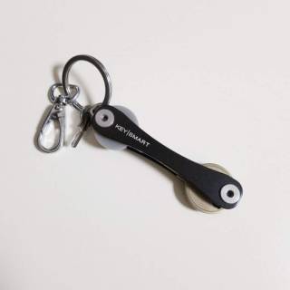 キースマート(keysmart)で鍵をまとめてポケットの中をスッキリさせる