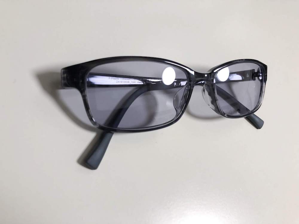 日常使いのZoffのカラーレンズメガネ。PCメガネにもOK。#わたしのブログ環境 #お前らのpcデスク周り晒していけ
