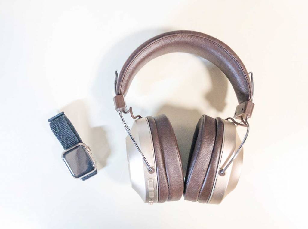 PioneerのノイズキャンセリングBluetoothヘッドホン「SE-MS9BN」とApple Watch