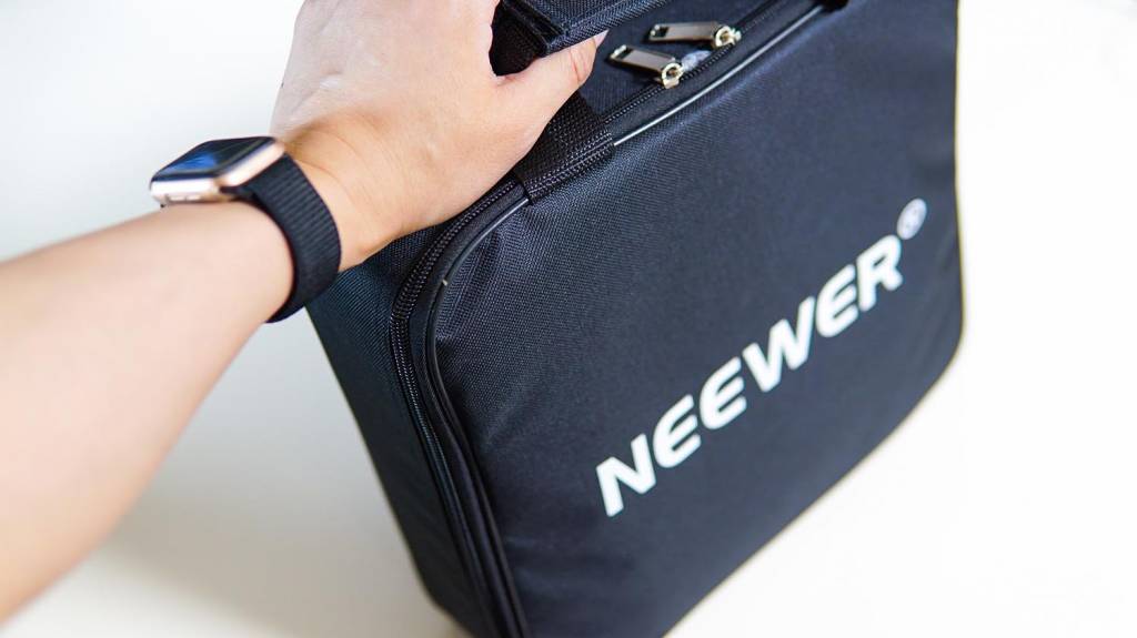 NeewerのLEDライト「NL-660」の専用キャリングバッグ