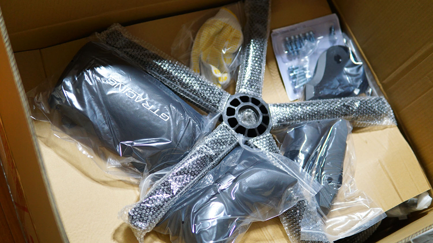 GTRACING GT901 レビュー 腰痛予防もできるゲーミングチェアはゲーマーやブロガー、テレワークにも！ ルイログ