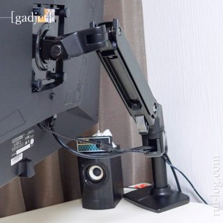 Amazonベーシックのシングルモニターアームをルイログがレビュー