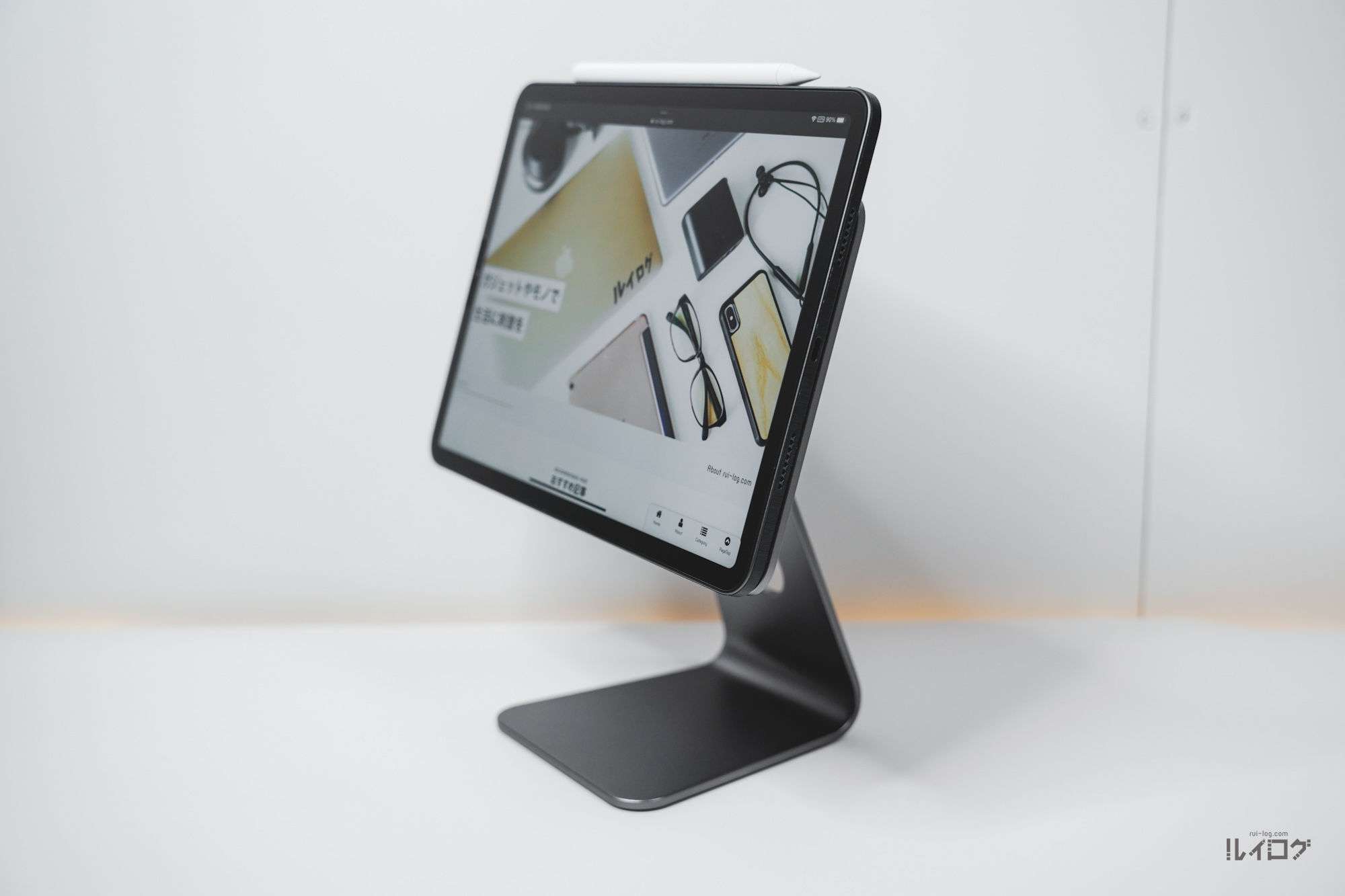 Magnetic iPad StandにiPadPro11を装着