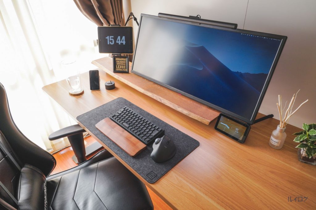 Minimal Desk Setups Desk Padを設置したルイログデスク