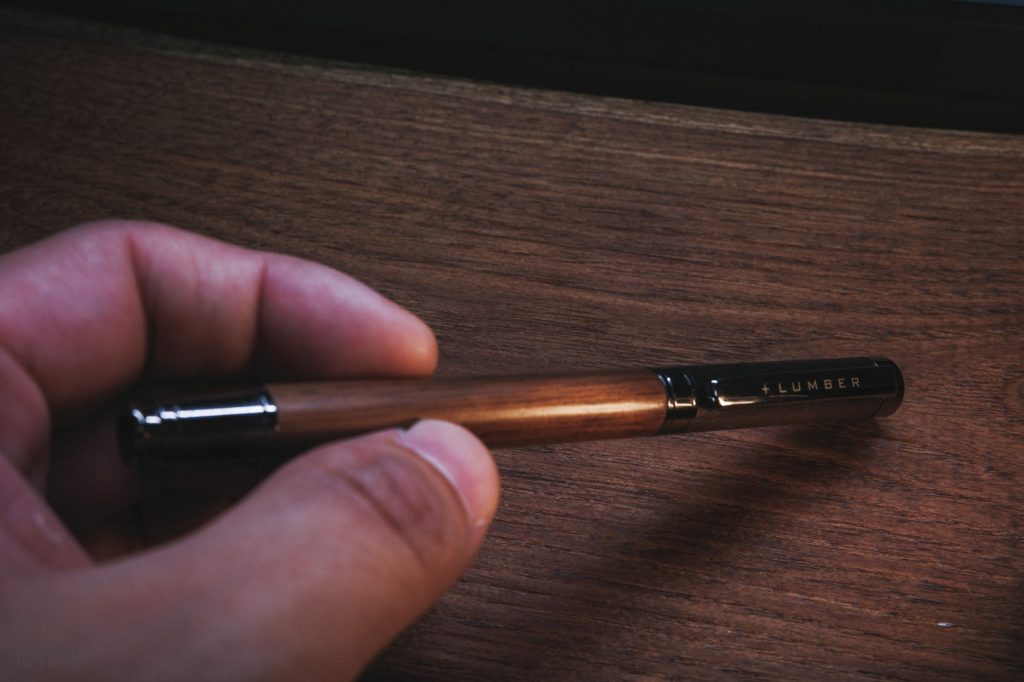 木のボールペン