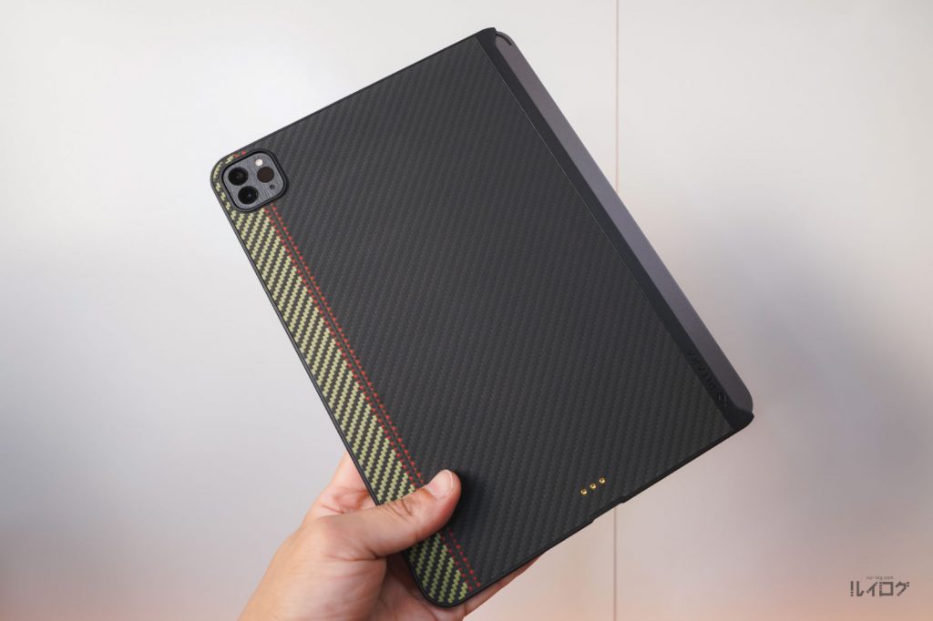 PITAKA MagEZ Case2 for iPad Pro 11 を装着