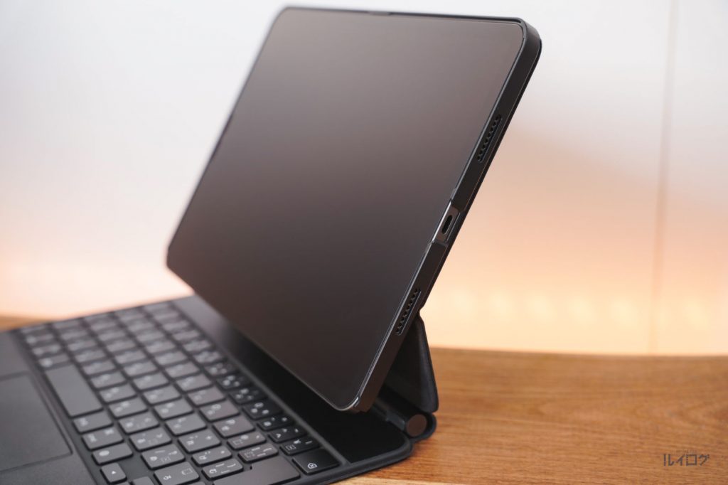 PITAKA MagEZ Case2 for iPad Pro 11 を装着しMagic Keyboardにドッキング