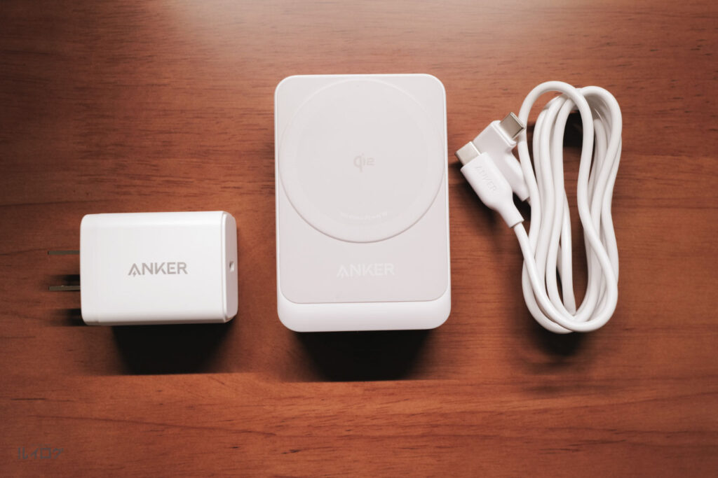 Anker MagGo Wireless Charging Station (Foldable 3-in-1)のパッケージ内容