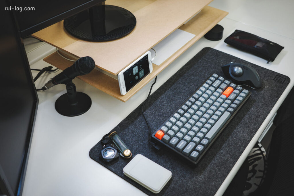 Keychron K2 MAX QMKを配置した会社のdesksetup
