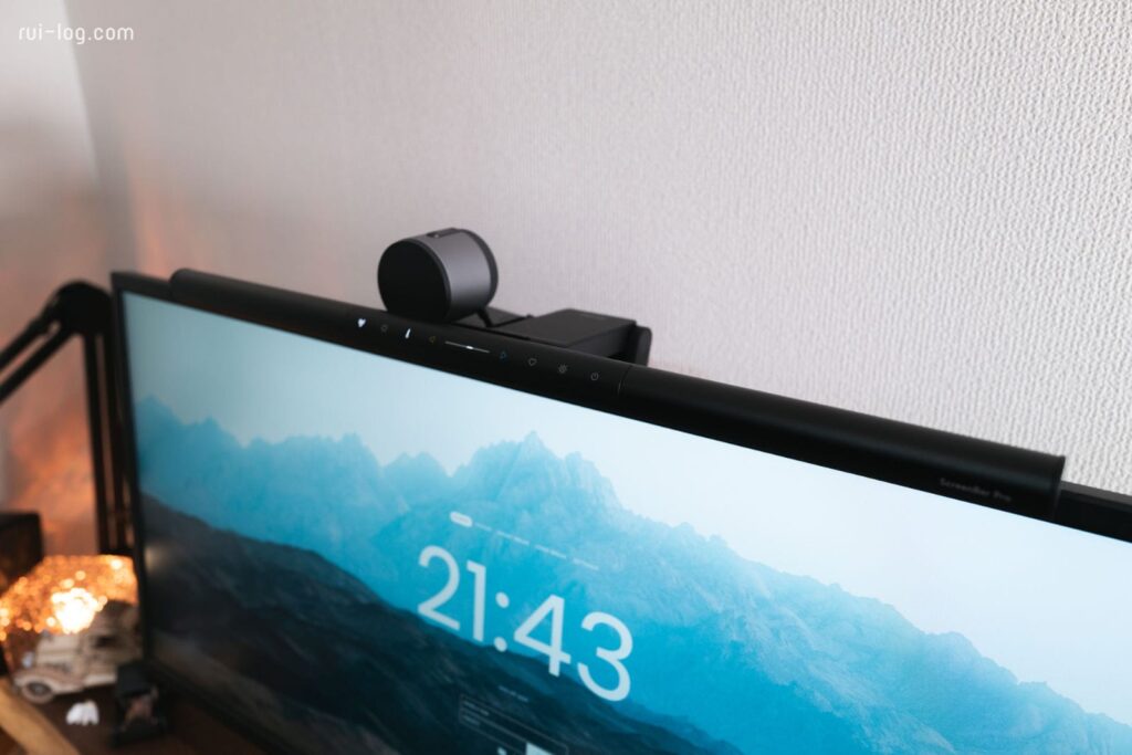 BenQ ScreenBar Pro モニターライトを使ったデスクセットアップ