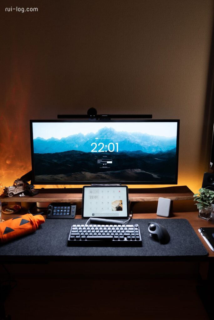BenQ ScreenBar Pro モニターライトONの状態