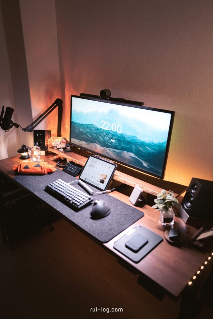 BenQ ScreenBar Pro モニターライトを使ったデスクセットアップ