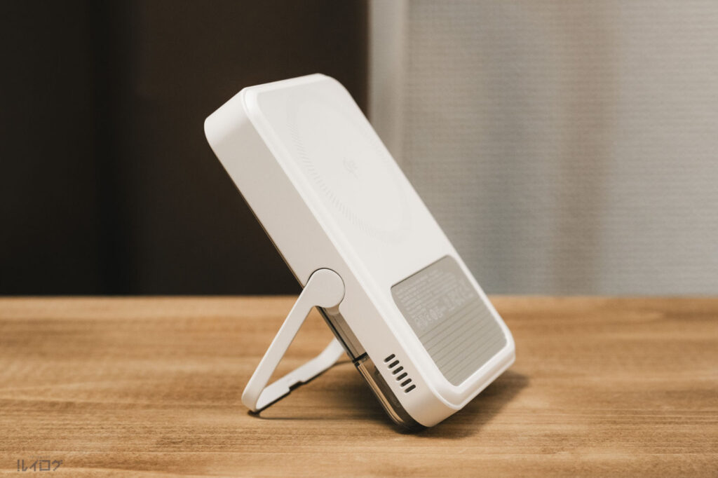 SHARGE ICEMAG 2 ワイヤレス充電器はスタンドで立てられる