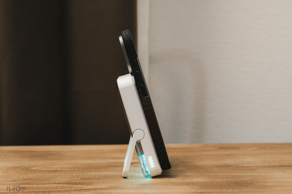 SHARGE ICEMAG 2 ワイヤレス充電器はスタンドで立てられる