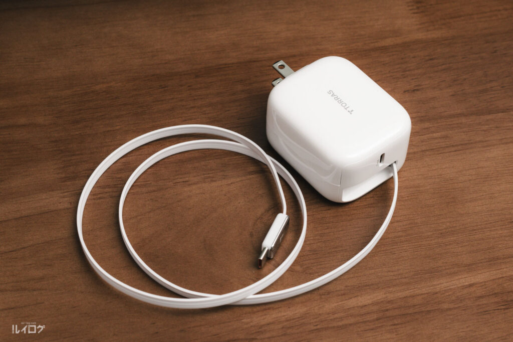 TORRAS 自動巻取り式充電器40Wのケーブルを出した状態