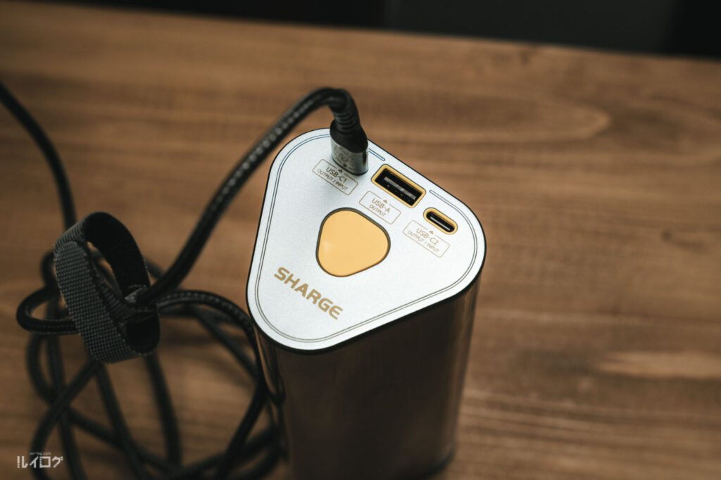 SHARGE Shargeek 170 モバイルバッテリーの側面、ケーブル接続