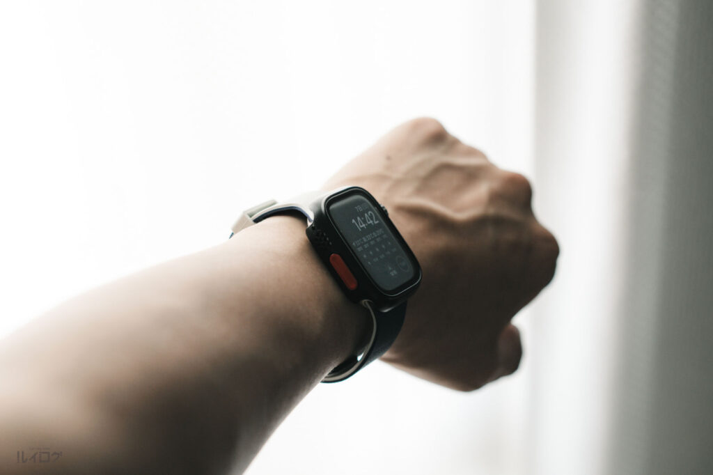 MOFT Snap Duo Apple Watch用マグネット式シリコンバンドのディープブルー × ミスティグレーを愛用中