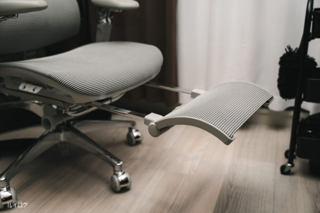 COFO Chair Premium 2 のリクライニング、オットマン