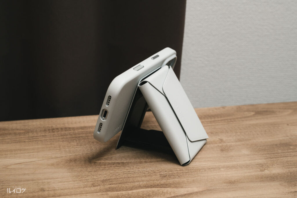 MOFT 多機能カードケース＆スタンドをiPhone17Proへ装着