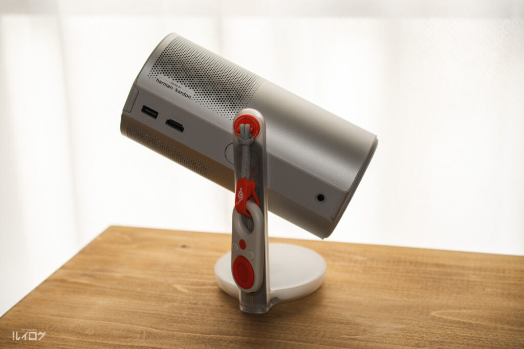 XGIMI Aladdin Poca Laser 本体の外観、側面には入力用USB-AポートとHDMIポート