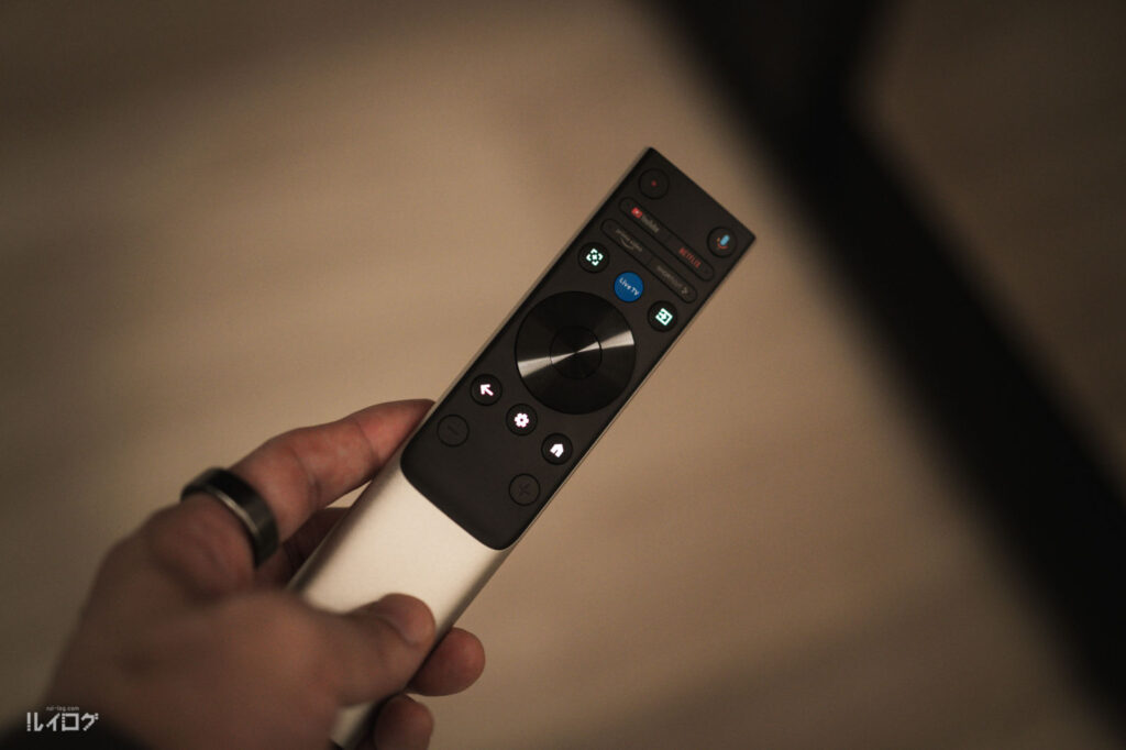XGIMI HORIZON 20 Pro のBluetoothリモコンはバックライトが光る