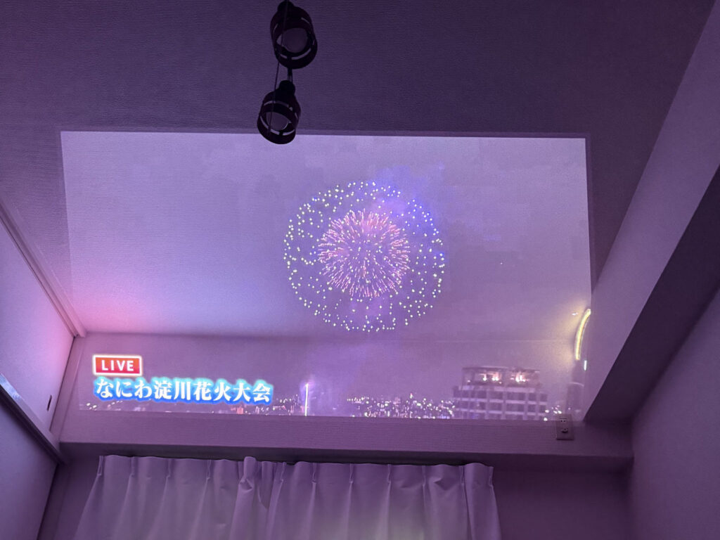 XGIMI HORIZON 20 Pro でYouTubeLIVEを投写中