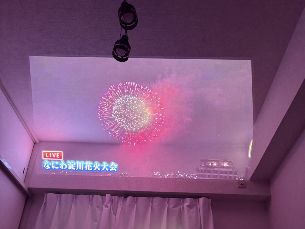 XGIMI HORIZON 20 Pro でYouTubeLIVEを投写中