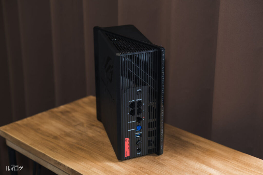 ゲーマー向けWi-Fi7対応ゲーミングルーター「ROG Strix GS-BE7200X」本体背面