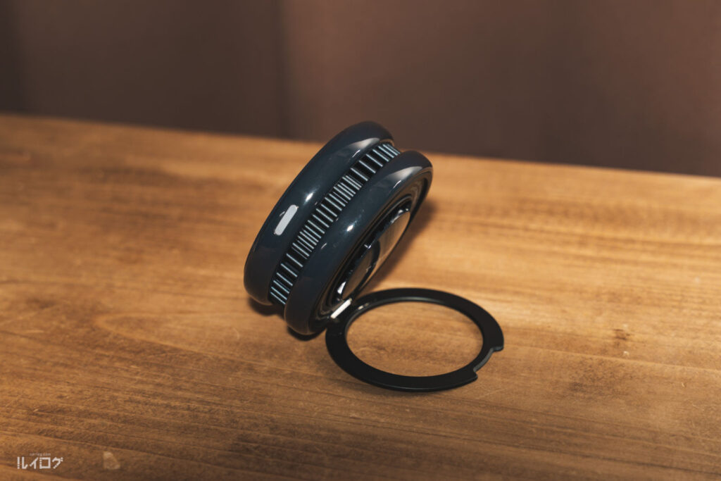 25WのQi2対応冷却ワイヤレス充電器TORRAS Ostand PolarCircle本体をスタンドで使う