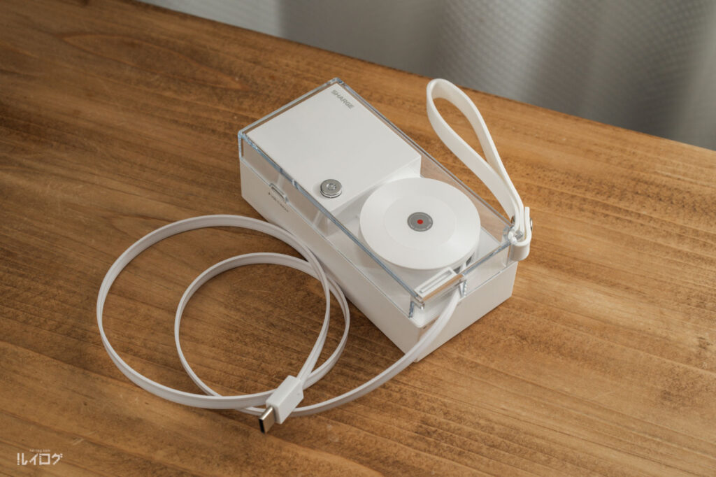 SHARGEコンセント一体型3in1モバイルバッテリー本体のケーブルを出した状態