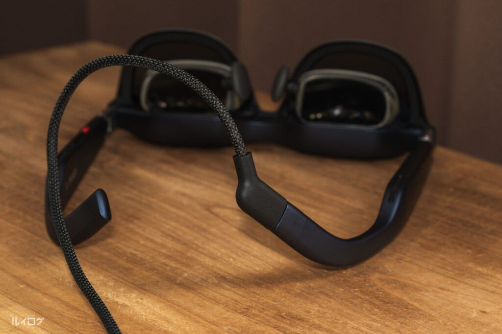 XREAL 1Sに付属の接続用ケーブルを接続