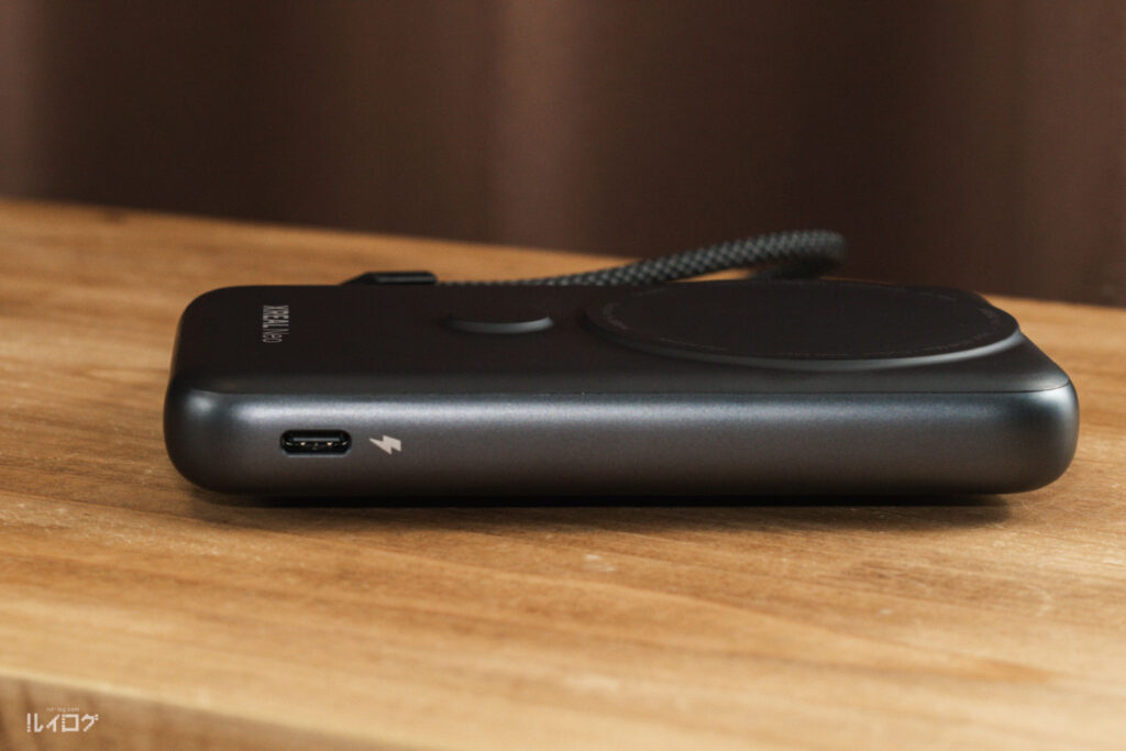 XREAL Neo 側面の充電USB-Cポート