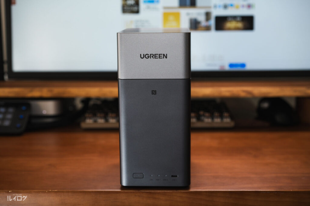 UGREEN NASync DH2300 の前面
