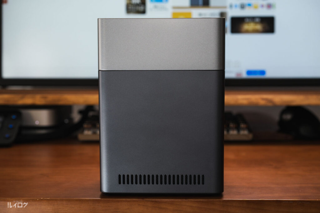 UGREEN NASync DH2300 の側面