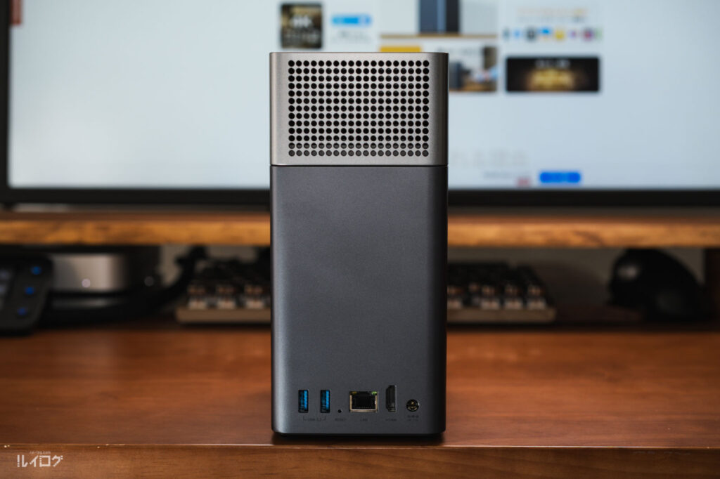 UGREEN NASync DH2300 の背面