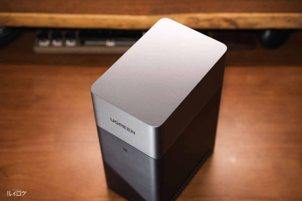 UGREEN NASync DH2300 の上面