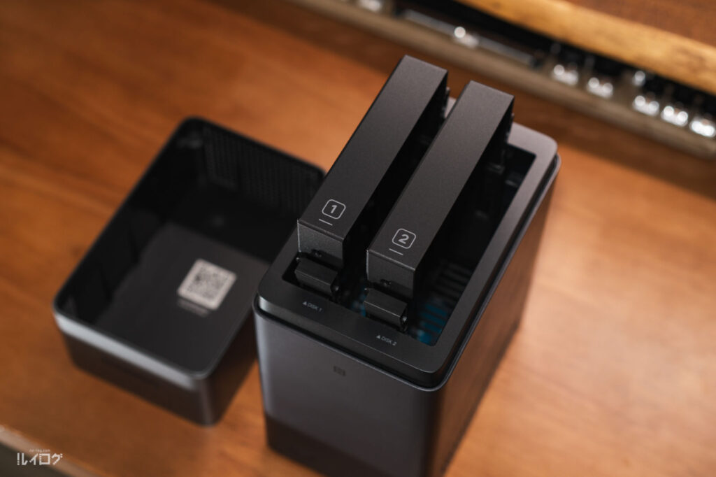 UGREEN NASync DH2300 の格納用ベイ