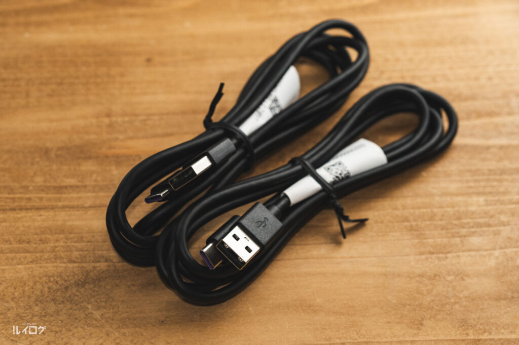 ROG XREAL R1 に付属のUSB-A to C ケーブル2本