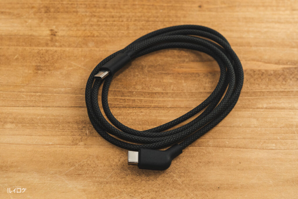 ROG XREAL R1 に付属のグラス接続用USB-C to C ケーブル
