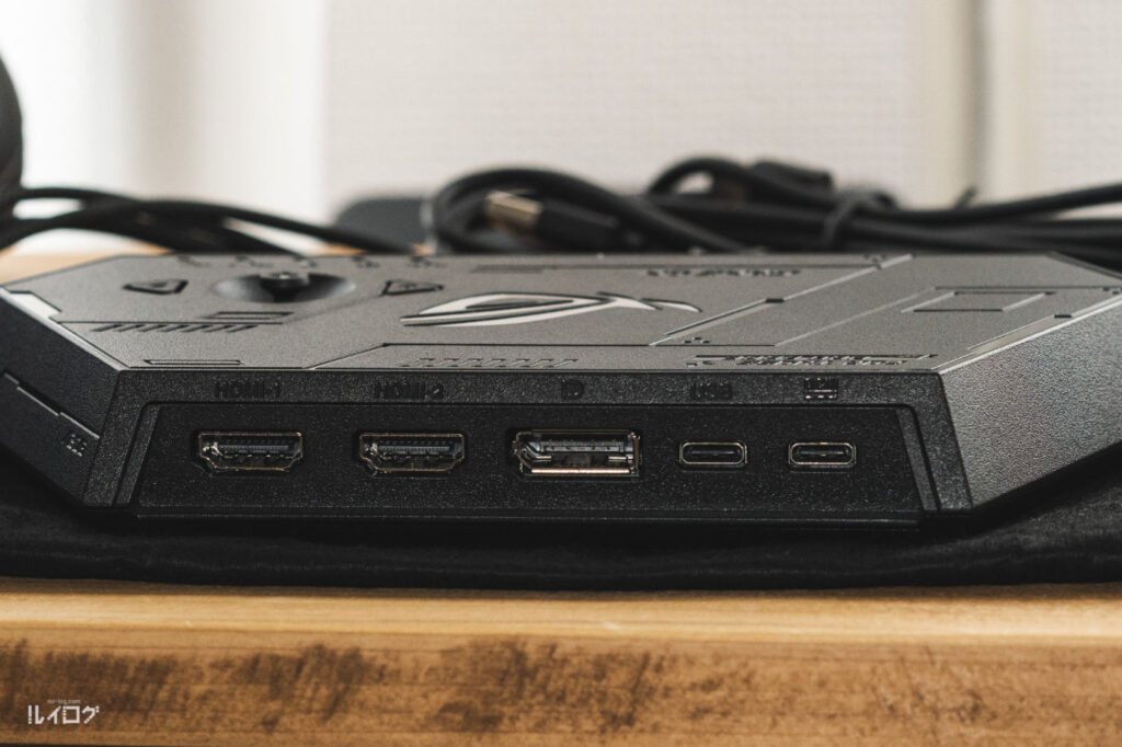 ROG XREAL R1 付属の ROG Control Dockをクローズアップ