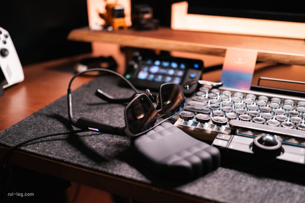 ROG XREAL R1 でデスクワーク中