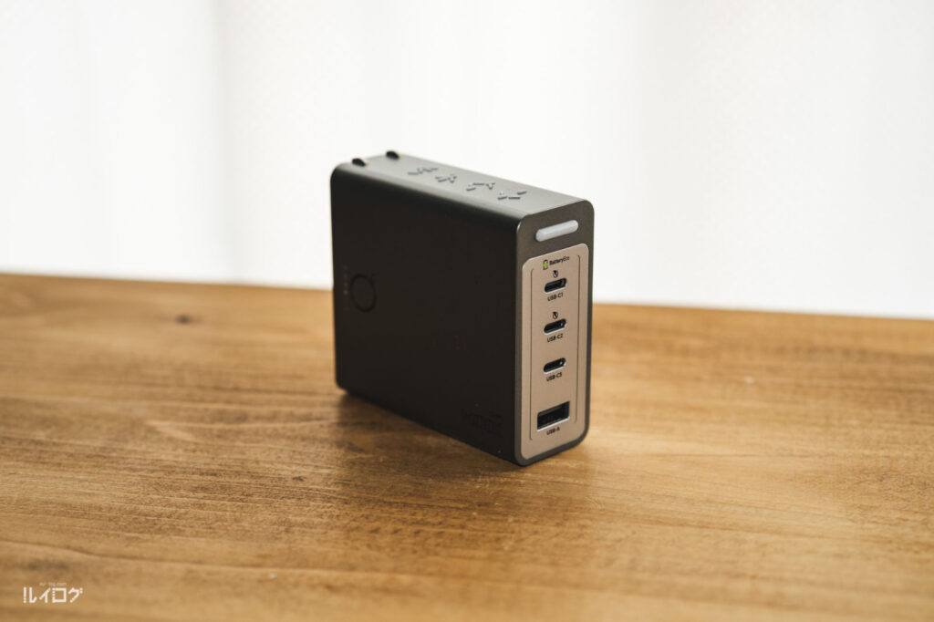 PHYSCE 100W急速充電器のポート部分