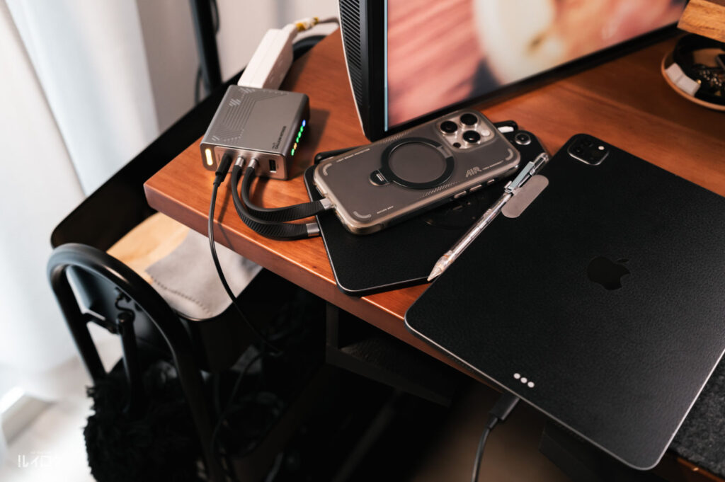 PHYSCE 100W急速充電器でiPadPro、iPad mini、iPhoneを充電中