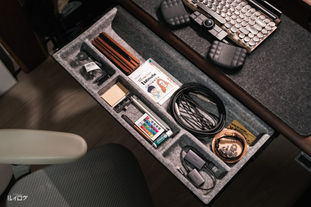 COFO Desk Shelfに入れているもの