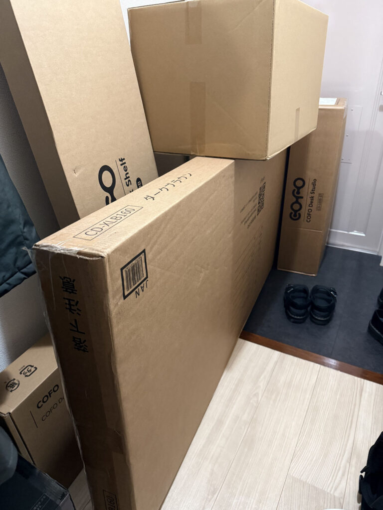 COFO Desk Studioとオプション品が届いたときの玄関