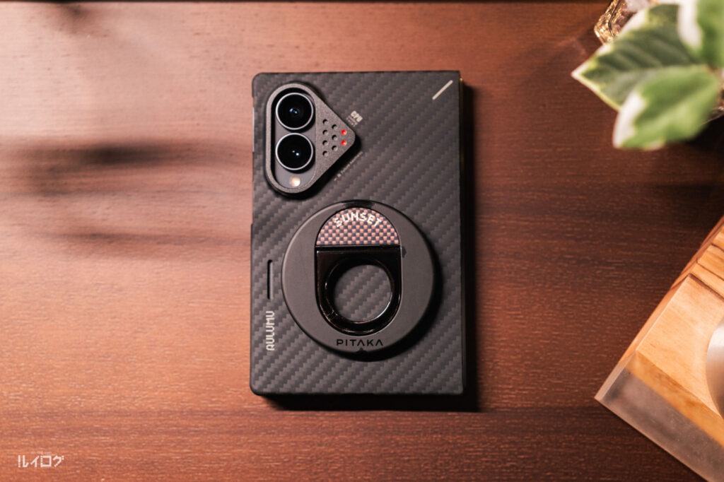 PITAKAのスマホリングを装着したGalaxy Z Fold8