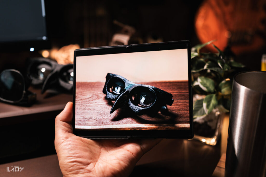 Galaxy Z Fold8を開いて横写真を表示した様子
