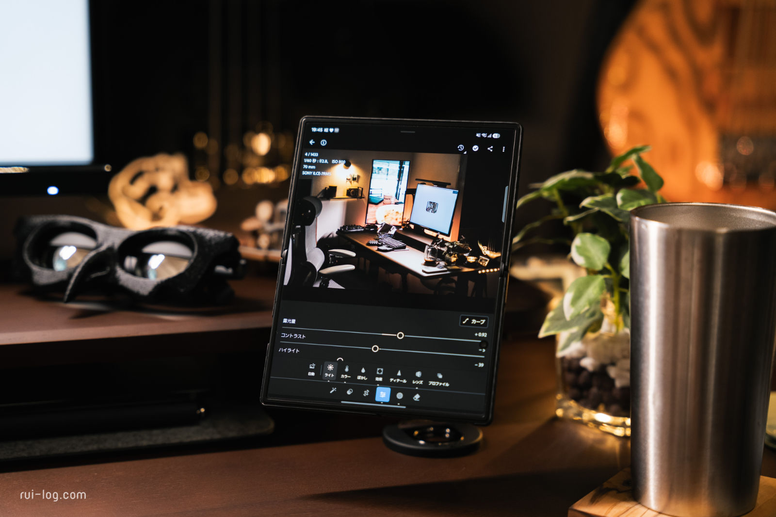 Galaxy Z Fold8でLightroomを使って写真現像している様子